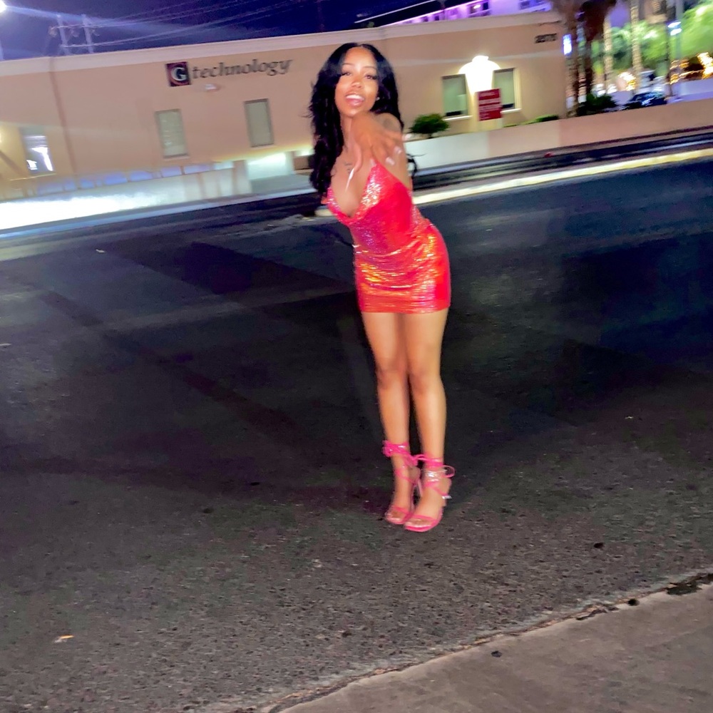 Gorgeous mini dress.